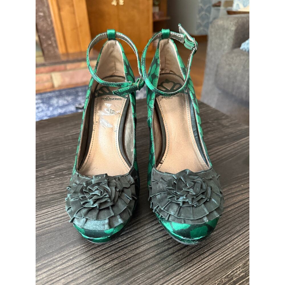 6/$25 Fergalicious Green Spotted Satin Ankle Strap Flower Toe Heels Sz. 6.5